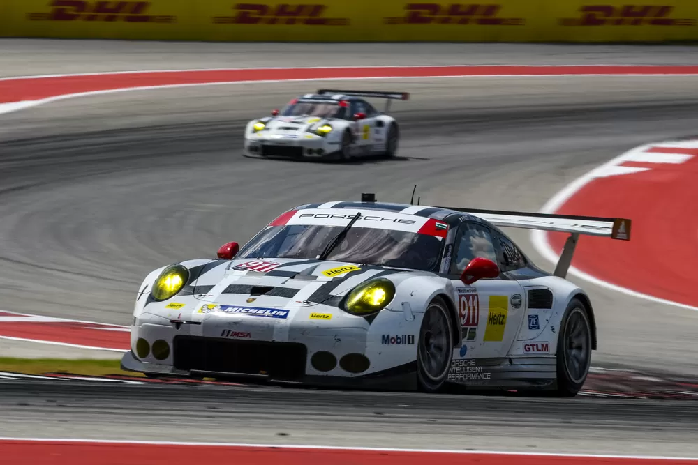 Двойная победа Porsche 911 RSR в знойном Техасе